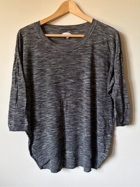 Aritzia Wilfred Balzac grey 3/4 sleeve lightweight sweater - size LARGE